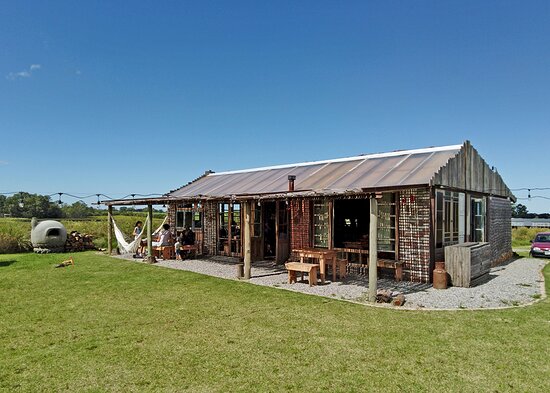 Caliu Earthship Restaurant Y Ecolodge